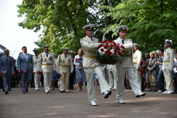 В городе воинской Славы Кронштадте состоялись праздничные мероприятия, посвященные Дню военно-морского флота.