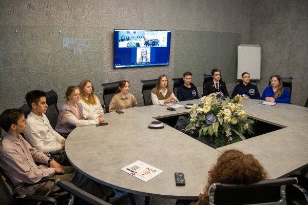 Связи налажены! Состоялся телемост «Диалог городов: обмен опытом студенческого самоуправления Санкт‑Петербурга и Мариуполя»