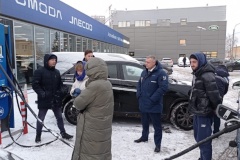 В Калининском районе появилась первая электрическая заправка для автомобилей.