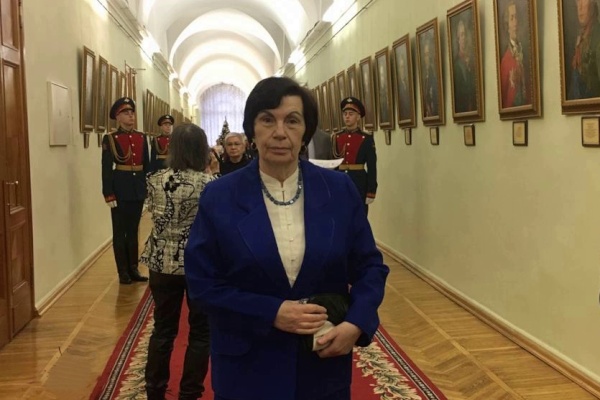 Педагогу гимназии № 61 вручили знак «Заслуженный учитель РФ»