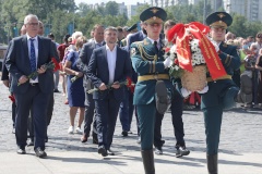 В День памяти и скорби к Монументу героическим защитникам Ленинграда возложили цветы