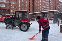 Заместитель главы проверила качество уборки в одном из кварталов в северной части района