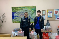 Активисты из 118 школы передали гуманитарную помощь военнослужащим