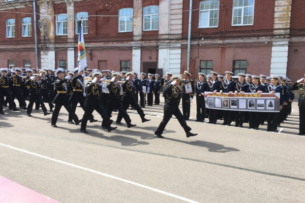 14 мая в Кронштадтском морском военном кадетском корпусе состоялась торжественная встреча кадет, принимавших участие в параде Победы на Красной площади в Москве 9 мая 2016 года