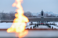 Александр Беглов возложил цветы к монументу «Мать-Родина» на Пискаревском кладбище в День полного освобождения Ленинграда от фашистской блокады