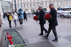 Александр Беглов почтил память жертв террористического акта в девятую годовщину трагедии на станции метро «Технологический институт»