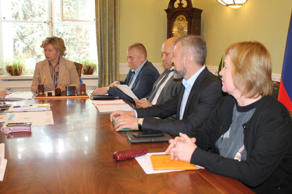 В Смольном прошло совещание по вопросам организации питания под руководством вице-губернатора Натальи Чечиной