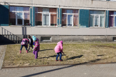 В школе по улице Белградской прошла уборка территории