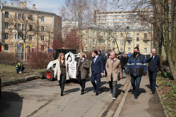 В Кировском районе прошла проверка весенней зачистки территорий