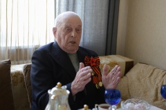Глава администрации Константин Серов поздравил с Днем Победы ветерана-участника Великой Отечественной войны
