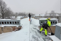 #чистоПетродворцовый: продолжается работа по очистке кровель от снега и льда