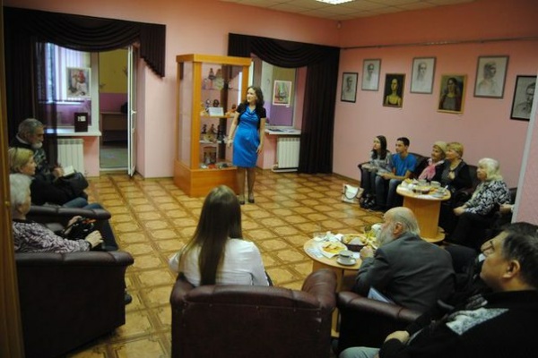 В Рыбацкой библиотеке состоялось открытие выставки «Отражение души, отражение мысли»