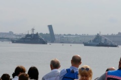 Дворцовый и Благовещенский три ночи подряд будут сводить на 20 минут позже