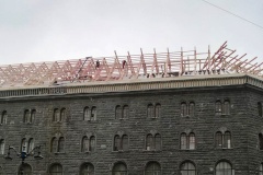 КГИОП проводит проверочные мероприятия по факту установки лесов на крыше Дома Вавельберга на Невском, 7-9