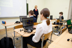 На материально-техническое оснащение образовательных учреждений Петродворцового района направлено более 300 миллионов рублей