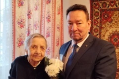 Администрация Калининского района поздравила с 95-летним юбилеем Анну Федоровну Курбатову