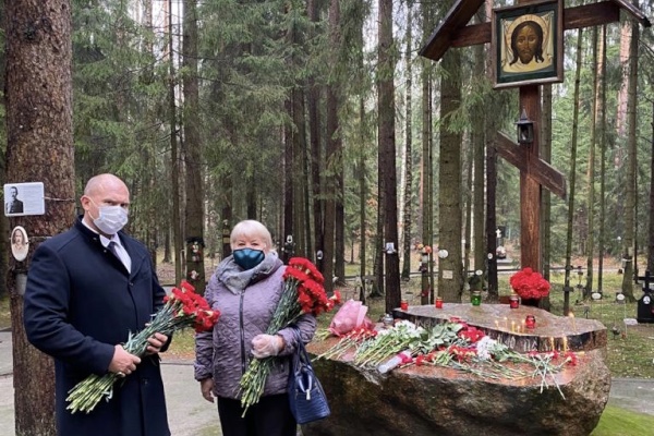 Cостоялась траурная церемония на Левашовском мемориальном кладбище