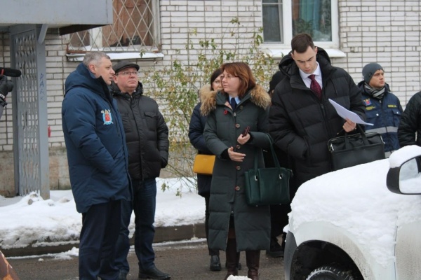 Начальник ГАТИ провел объезд с прокуратурой. Контролировали ход зимней уборки в Калининском районе