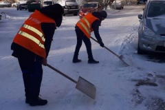 На борьбу с гололедом вышло более пятисот работников коммунального хозяйства