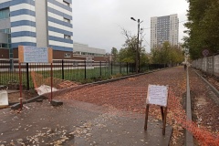 На улице Ивана Зубкова в Кировском районе продолжаются работы по благоустройству