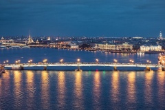 На Литейном мосту с опережением сроков завершены работы по замене асфальта