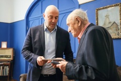 Глава администрации Центрального района Александр Векслер поздравил Ветерана Великой Отечественной войны и жителя Центрального района Александра Леонидовича Иофу со 105-летним юбилеем