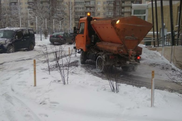 В администрации Фрунзенского района Санкт‑Петербурга прошло заседание оперативного штаба по ликвидации последствий ночного снегопада