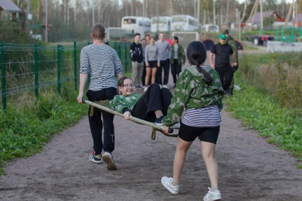 Студенты Петербурга показали свои силу и ловкость на соревнованиях по военно-спортивному многоборью