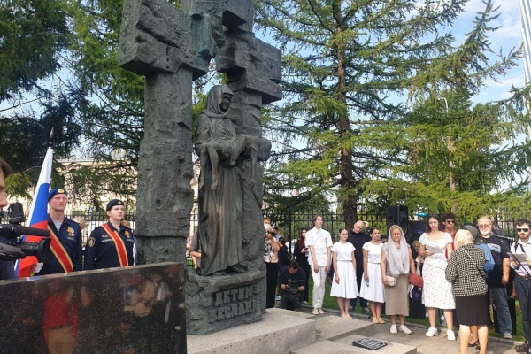 В Малоохтинском парке почтили память жертв теракта в Беслане