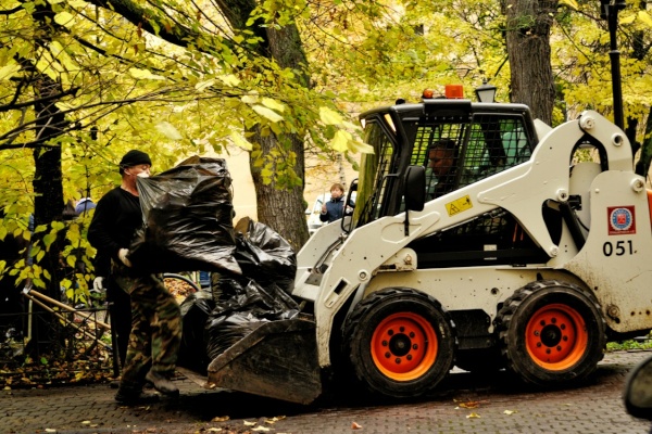 В Кировском районе стартовал традиционный осенний месячник по благоустройству