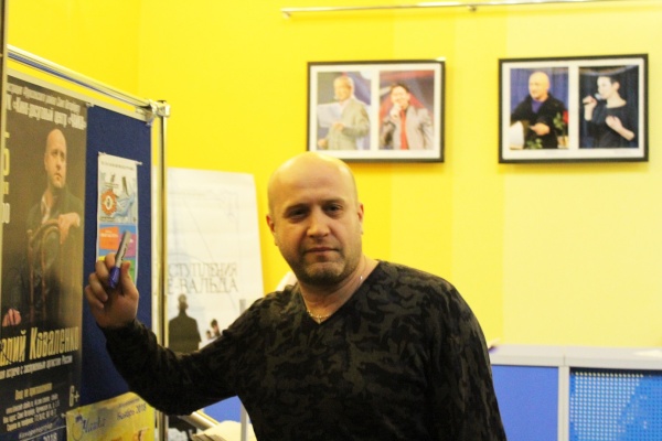 Во Фрунзенском районе состоялся творческий вечер актера театра и кино Виталия Коваленко