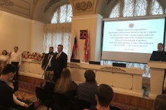 Семья Выборгского района получила свидетельство на предоставление соц. выплат