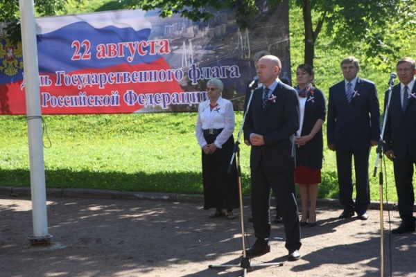 Невский район отметил День Государственного флага