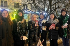 Совет обучающихся Кировского района провел уличную акцию «Раздаем Новогоднее настроение»