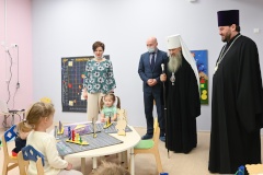 Гостями Рождественского праздника в детском саду №110 Фрунзенского района Санкт‑Петербурга стали Митрополит Санкт‑Петербургский и Ладожский Варсонофий и глава района Константин Серов