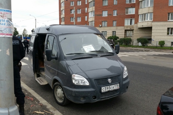 В ходе рейда у метро «Улица Дыбенко» у нелегальных перевозчиков  изъяты 6 автобусов 