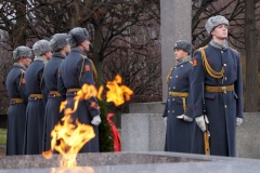 На Пискаревском мемориале почтили память сотрудников органов внутренних дел и военнослужащих внутренних войск, погибших при исполнении служебного долга