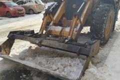 В Невском районе продолжаются работы по уборке снега!