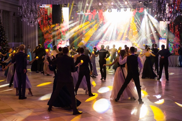 В "Летнем дворце" – "Зимний бал"