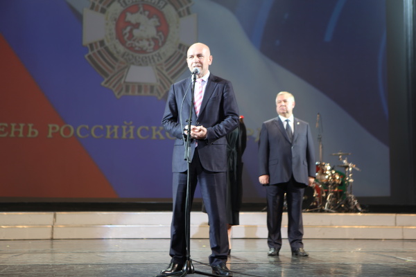 В честь Дня российской гвардии в БКЗ "Октбрьский" состоялся праздничный концерт для жителей Невского района