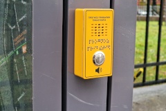 В Петербурге на остановках общественного транспорта появятся звуковые модули дублирования информации о прибытии общественного транспорта