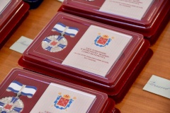 Многодетную семью из Центрального района наградили памятным знаком «За заслуги в воспитании детей»