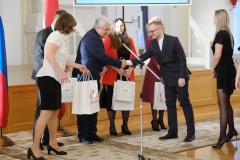 Губернатор Александр Беглов вручил дипломы победителям XI Конкурса народного признания «Наш Любимый Врач»