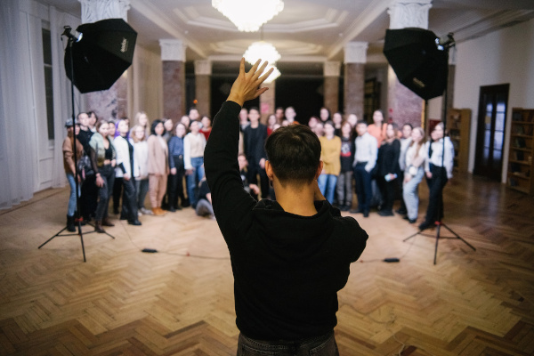 50 начинающих фотографов начали бесплатное обучение на факультативе по фото