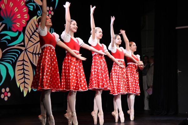 В Центре культуры и досуга «Кировец» прошел праздничный концерт «На волне весны!»