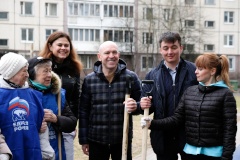 Во Фрунзенском районе Санкт‑Петербурга проходит общегородской субботник