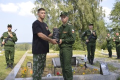 Поисковики установили памятник защитнику Ленинграда