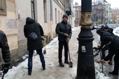 Комитет государственного финансового контроля Санкт‑Петербурга принял участие в уборке снега на улицах нашего города.