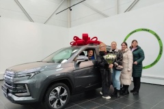 Участник специальной военной операции из Кронштадта получил автомобиль от фонда «Защитники Отечества»