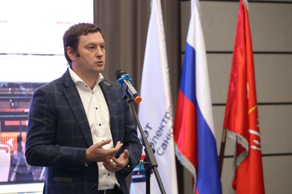 Более 45 транспортников Санкт‑Петербурга отмечены Благодарностями и Почетными грамотами Комитета по транспорту за масштабное обновление городской среды